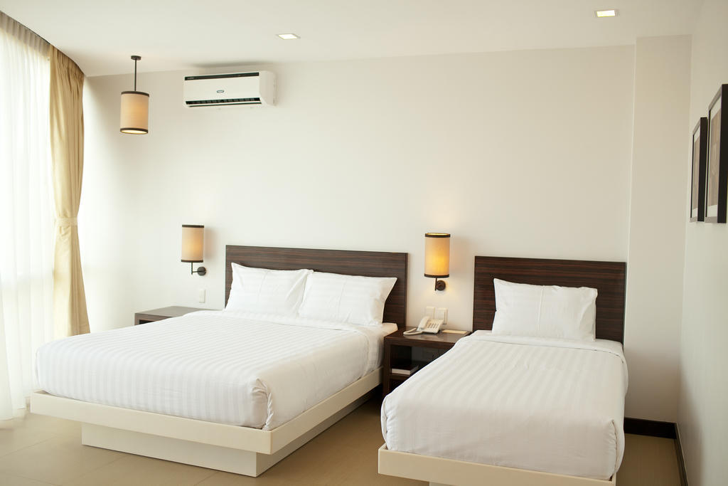 D'Hotel & Suites Dipolog Room photo